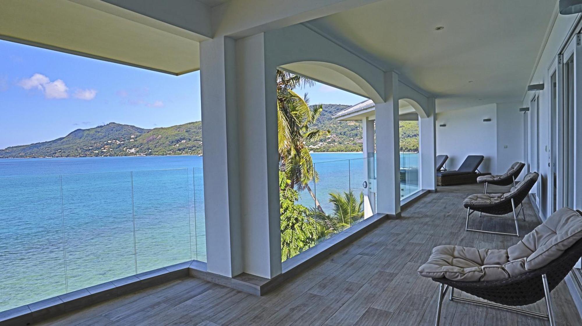 VALLONEND BEACHFRONT VILLA WITH EXCELLENT VIEW BEL OMBRE: LOW RATES ...